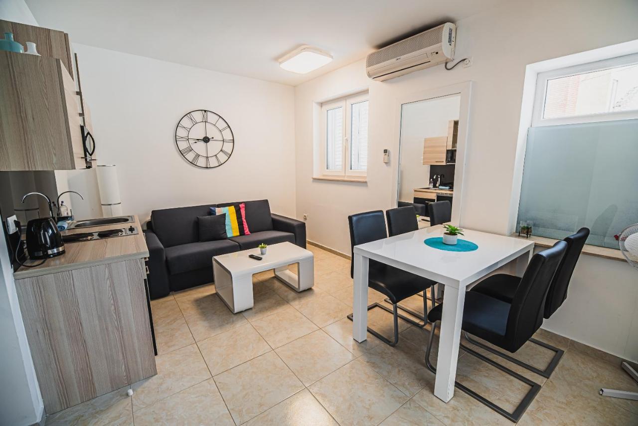 Downtown Park Apartments With Balcony Vodice Bagian luar foto