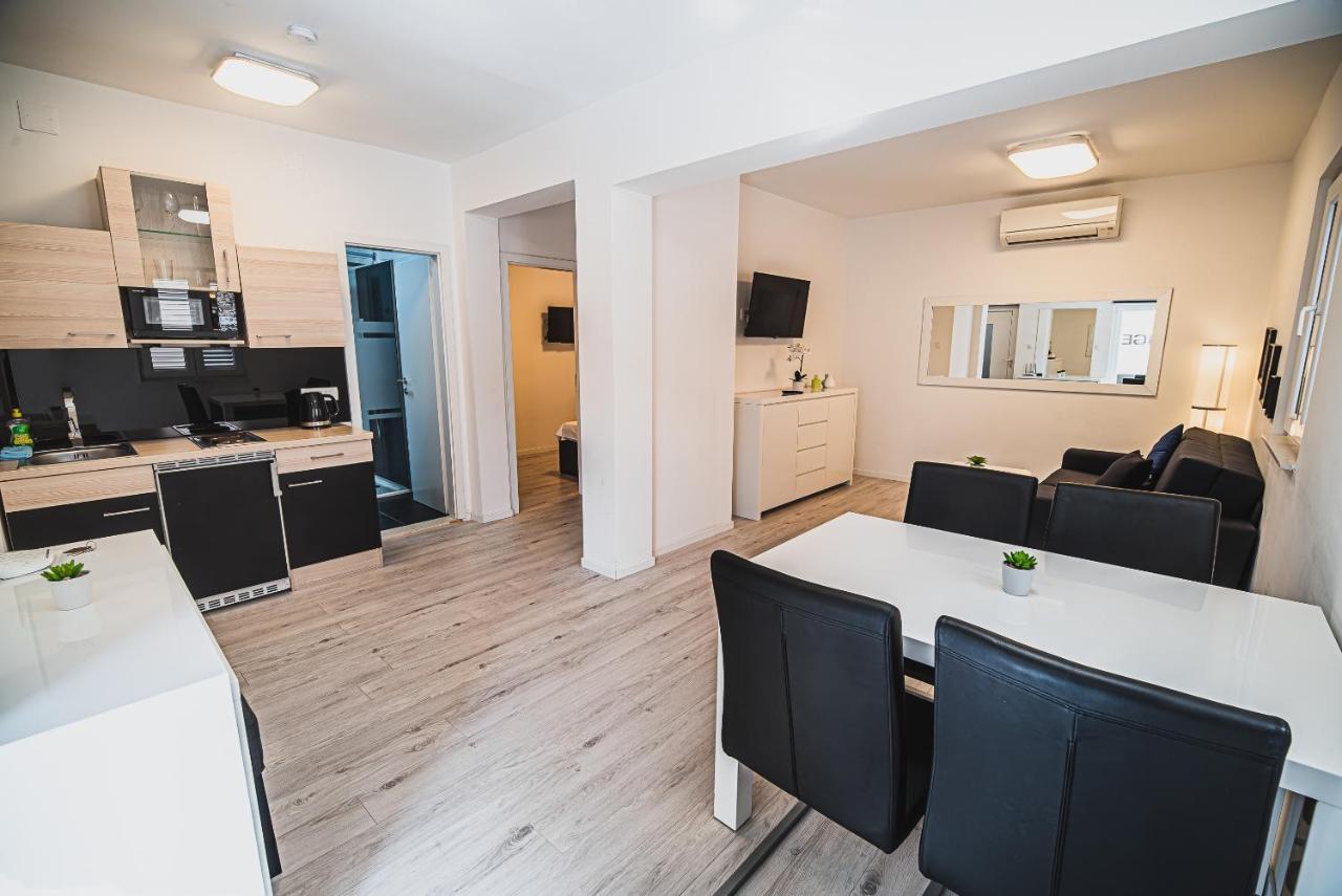 Downtown Park Apartments With Balcony Vodice Bagian luar foto
