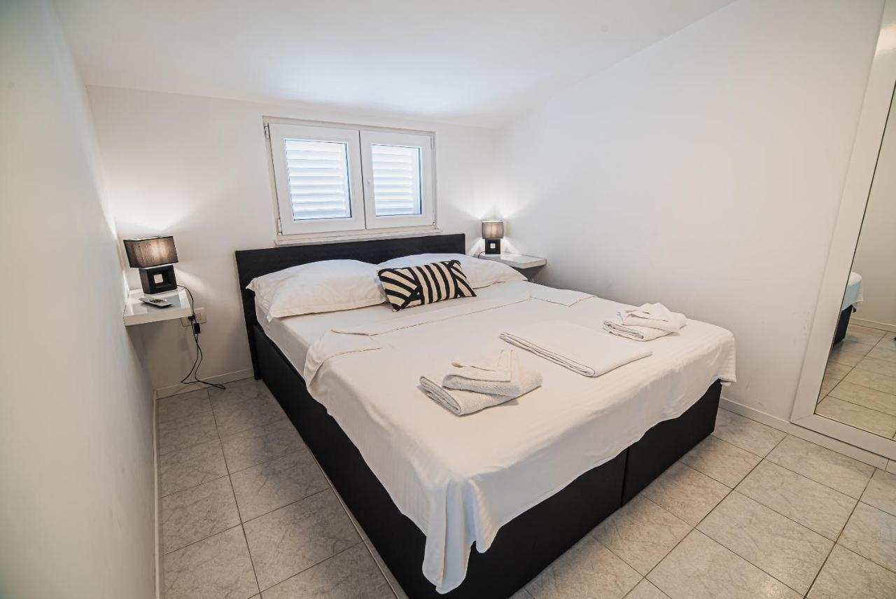 Downtown Park Apartments With Balcony Vodice Bagian luar foto