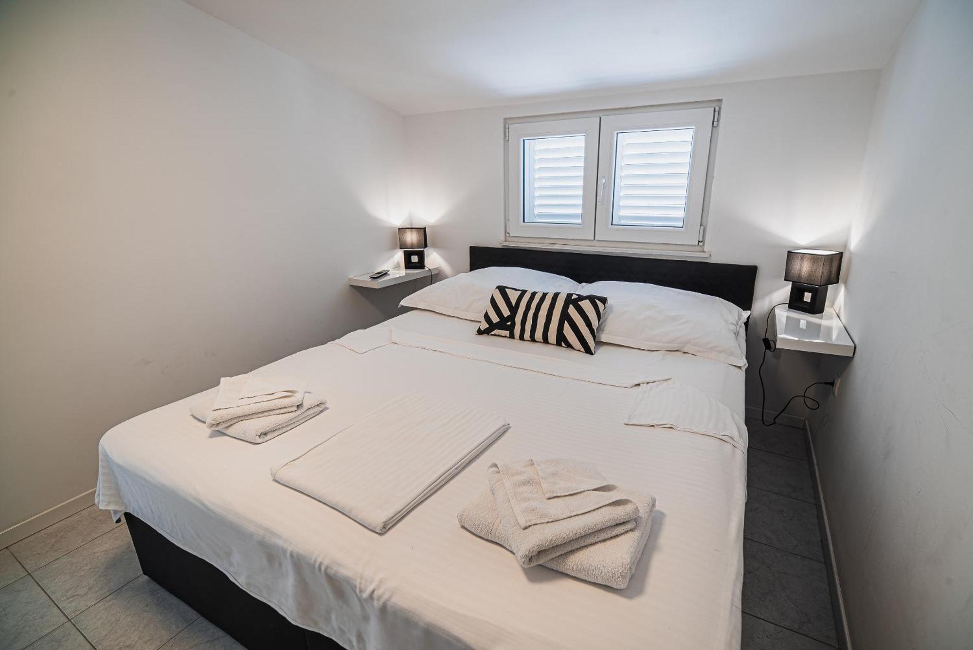 Downtown Park Apartments With Balcony Vodice Ruang foto