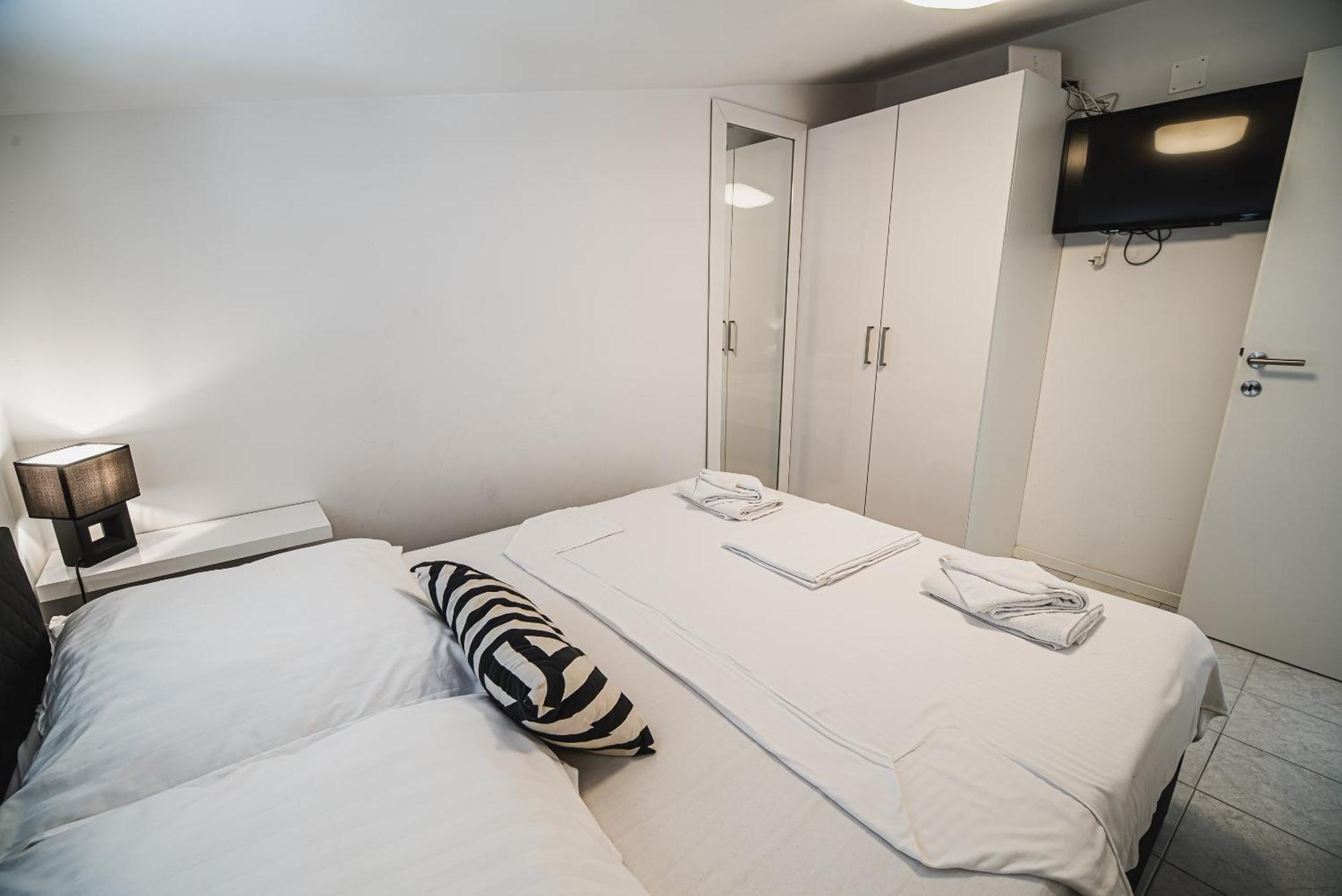 Downtown Park Apartments With Balcony Vodice Ruang foto