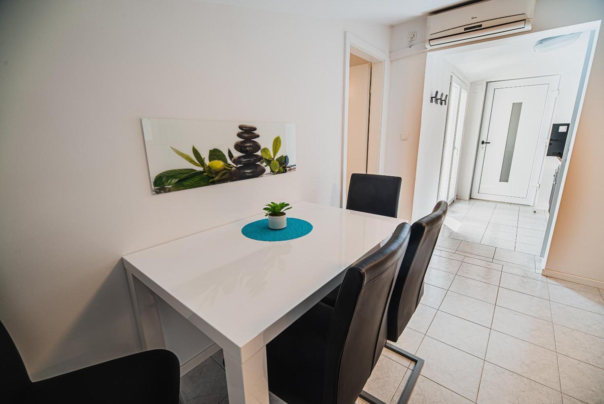 Downtown Park Apartments With Balcony Vodice Ruang foto