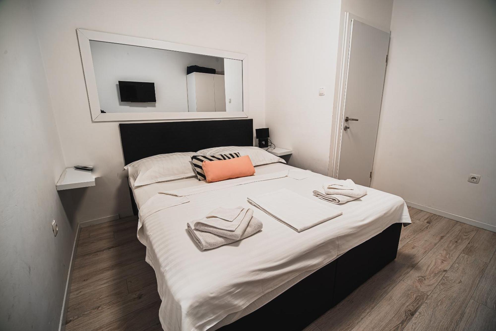 Downtown Park Apartments With Balcony Vodice Ruang foto