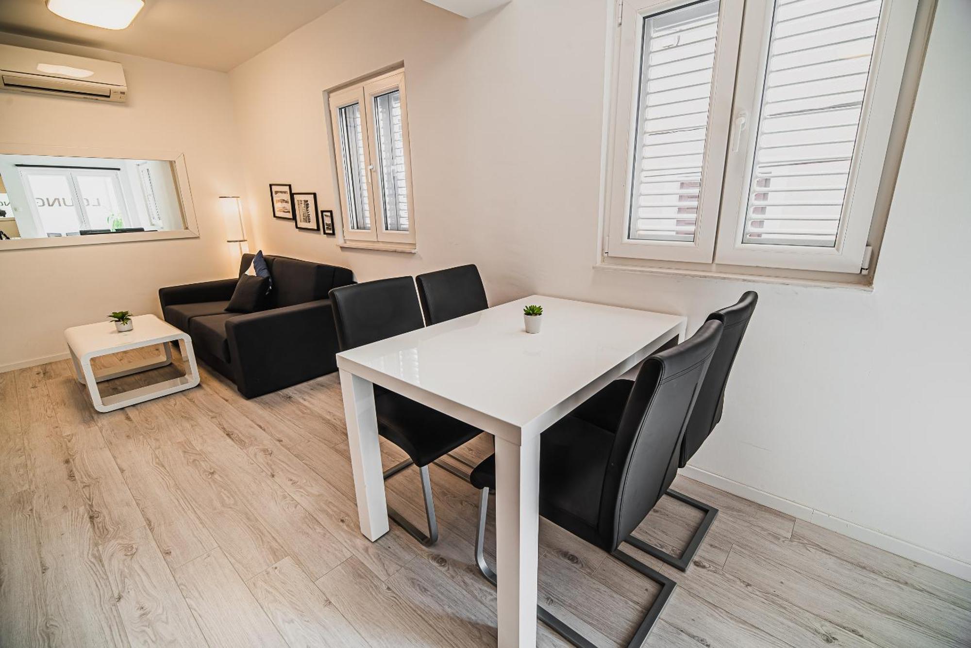 Downtown Park Apartments With Balcony Vodice Ruang foto