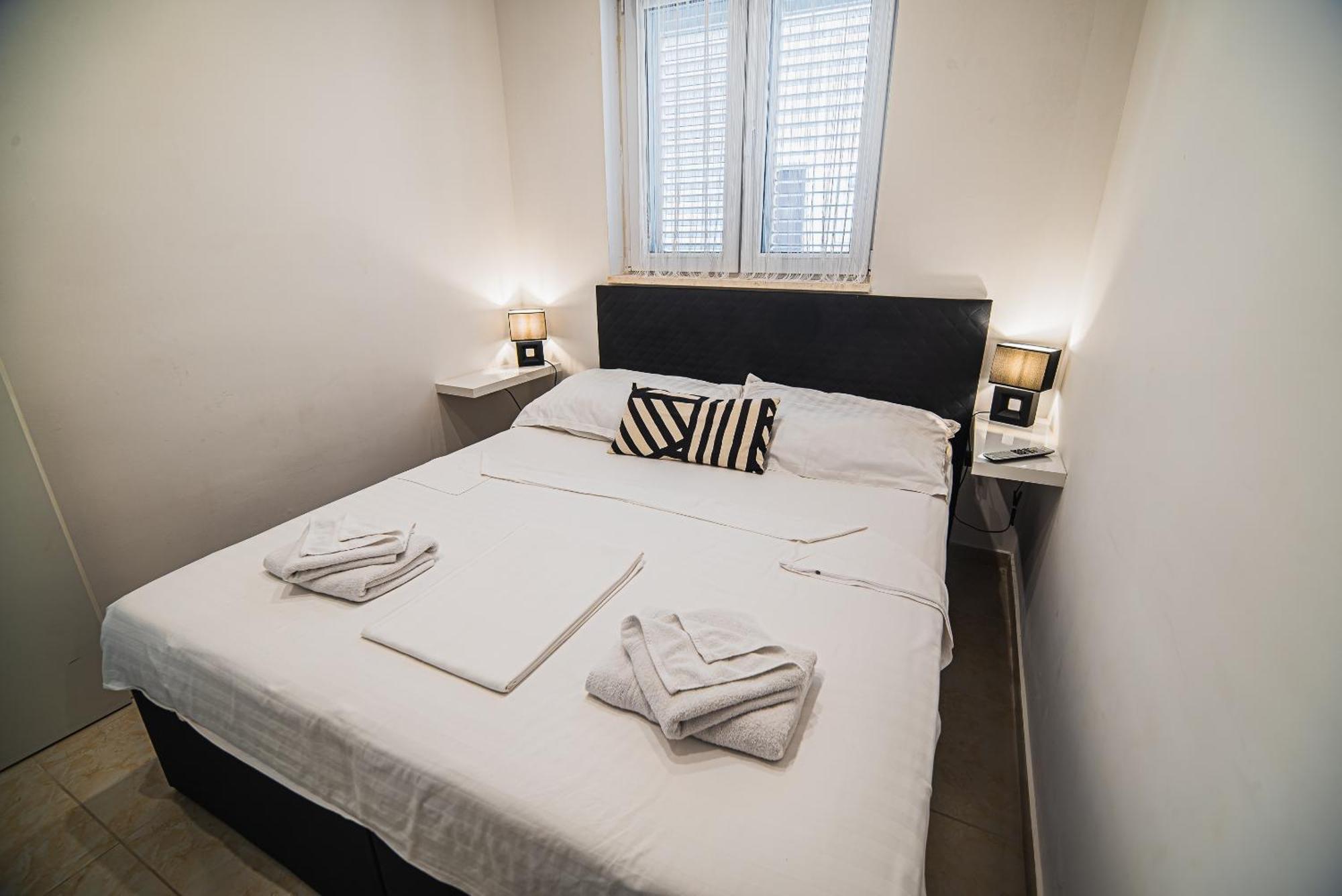 Downtown Park Apartments With Balcony Vodice Ruang foto