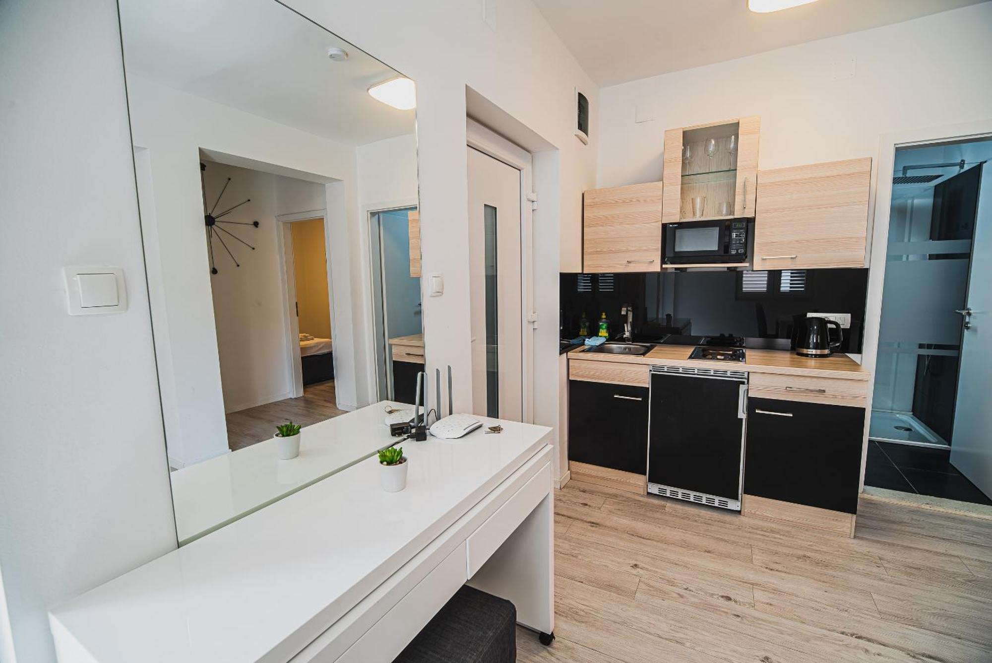 Downtown Park Apartments With Balcony Vodice Ruang foto