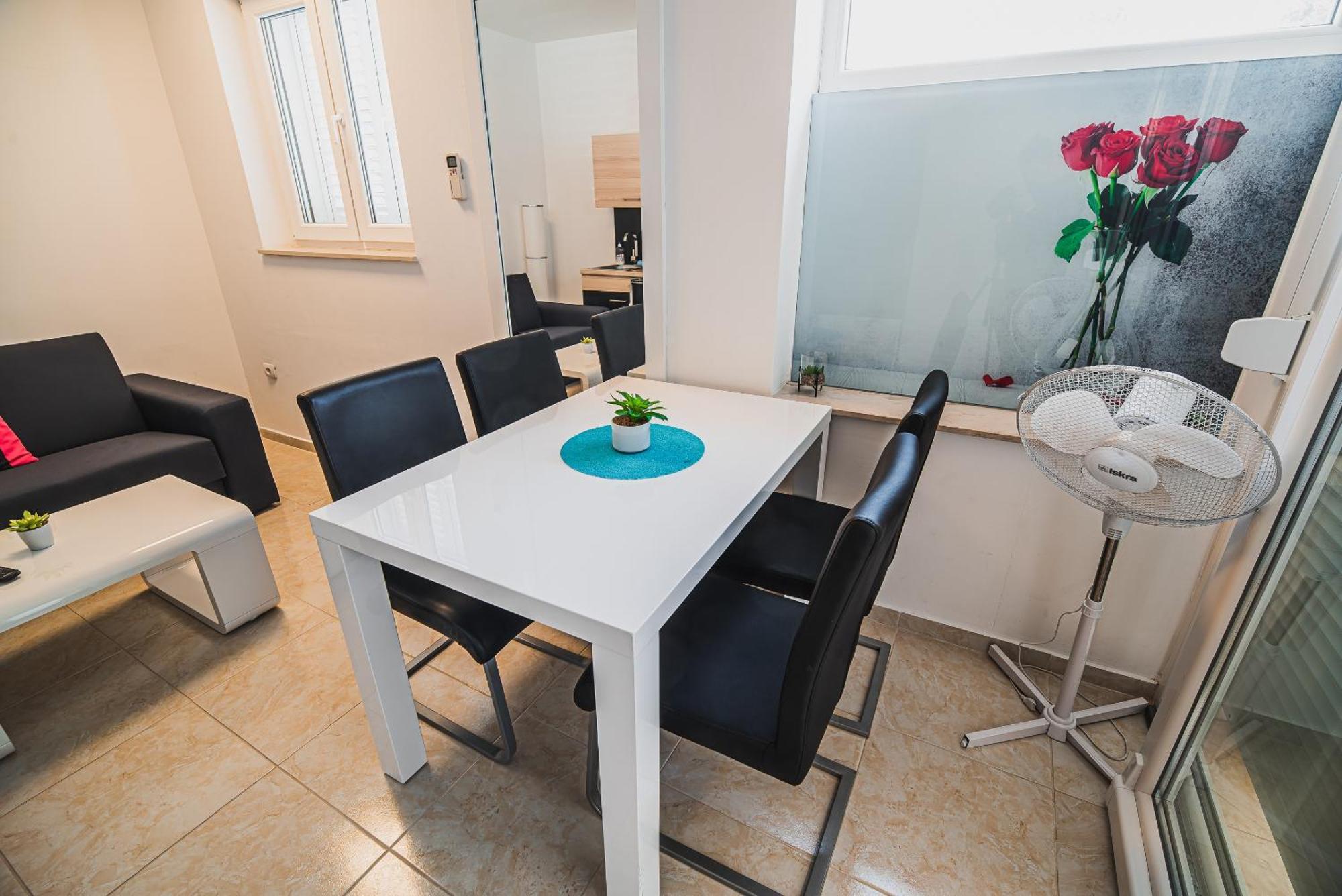 Downtown Park Apartments With Balcony Vodice Ruang foto